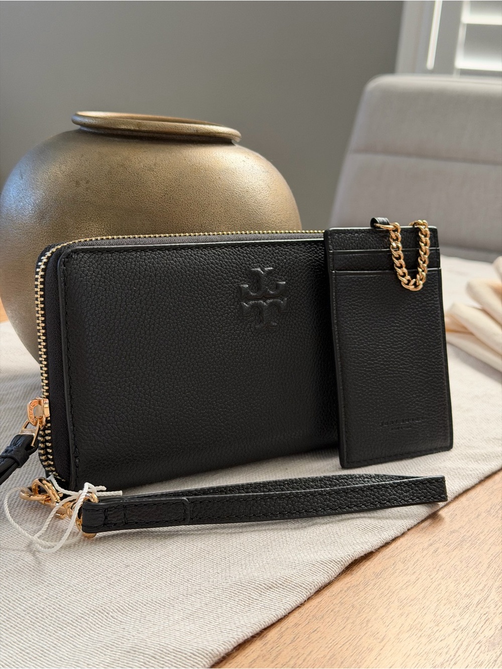 New Tory Burch Thea continental wallet with cardholder / wristlet in black color